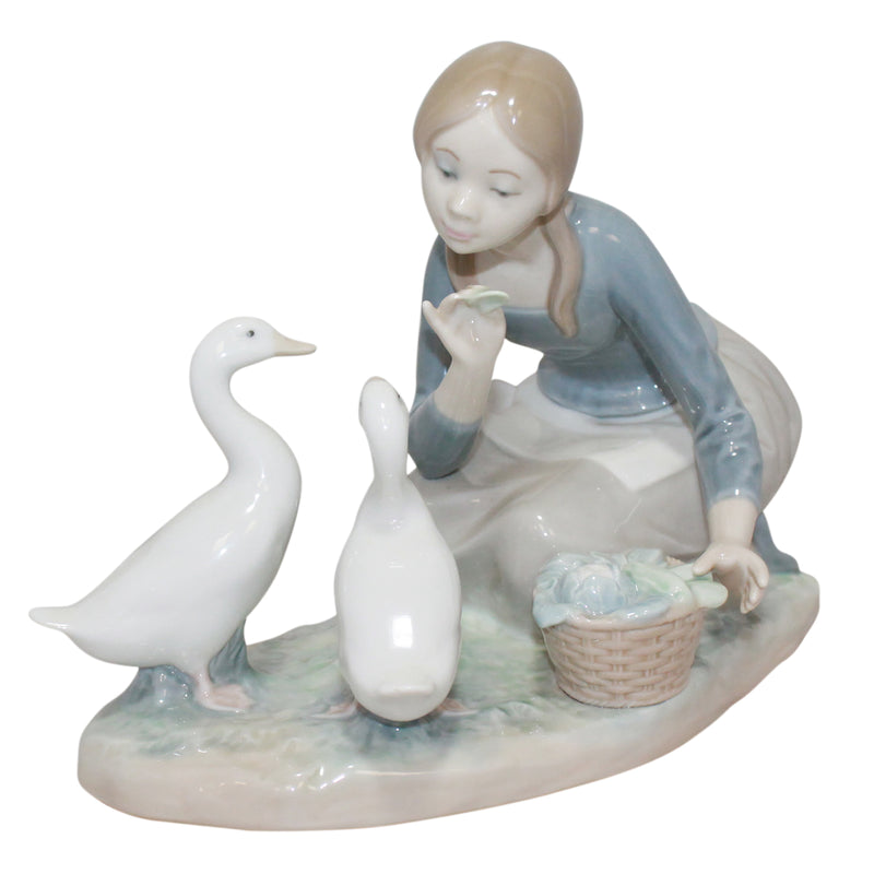 Lladró Figurine: 4849 Feeding the Ducks
