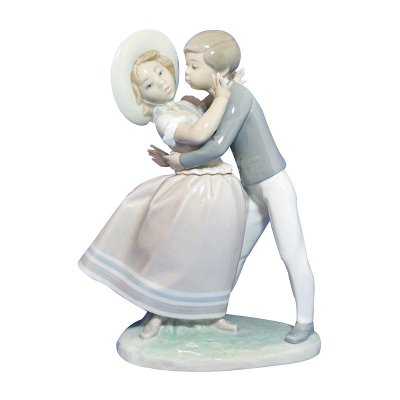 Lladró Figurine: 4856 Waltz Time