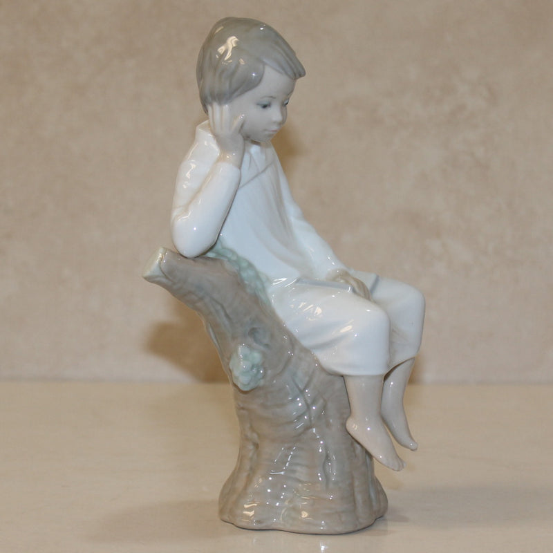 Lladró Figurine: 4876 Little Boy Thinking