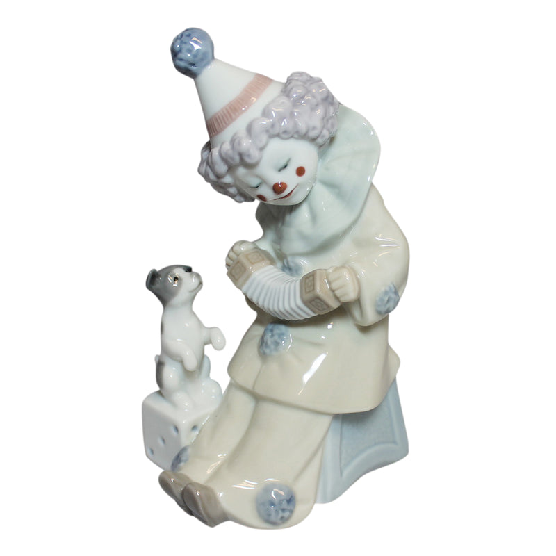Lladró Figurine: 5279 Pierrot with Concertina