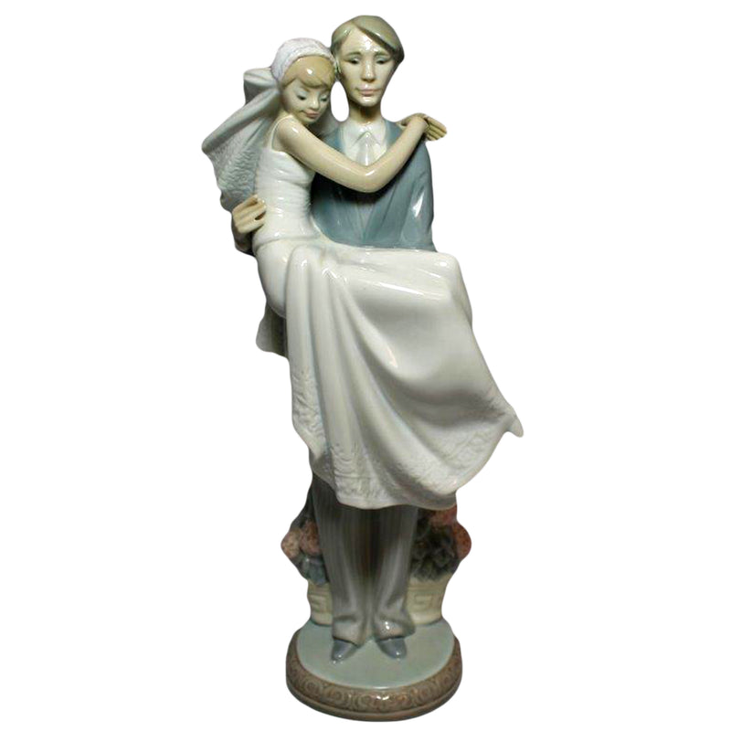 Lladró Figurine: 5282 Over the Threshhold