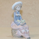 Lladró Figurine: 5554 Pretty and Prim