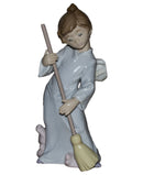 Lladró Figurine: 5726 Sweep Away the Clouds