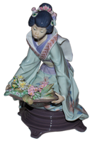 Lladró Figurine: 5775 Gift of Beauty