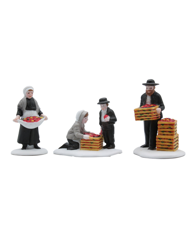 Department 56: 59480 Amish Family - Set of 3