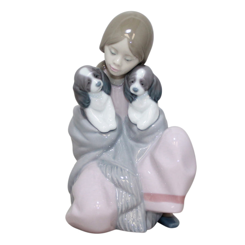 Lladró Figurine: 6226 Snuggle Up