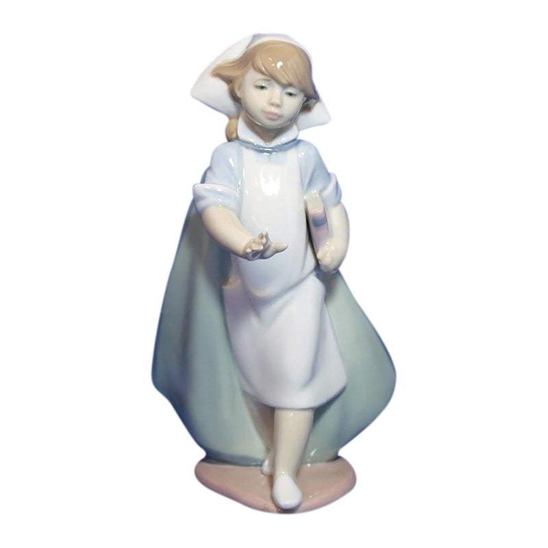 Lladró Figurine: 6307 Young Nurse