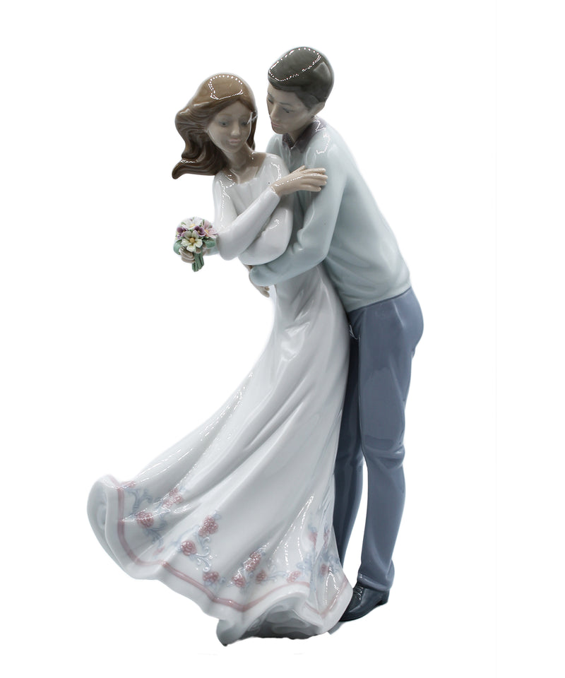 Lladró Figurine: 6704 Love's Embrace