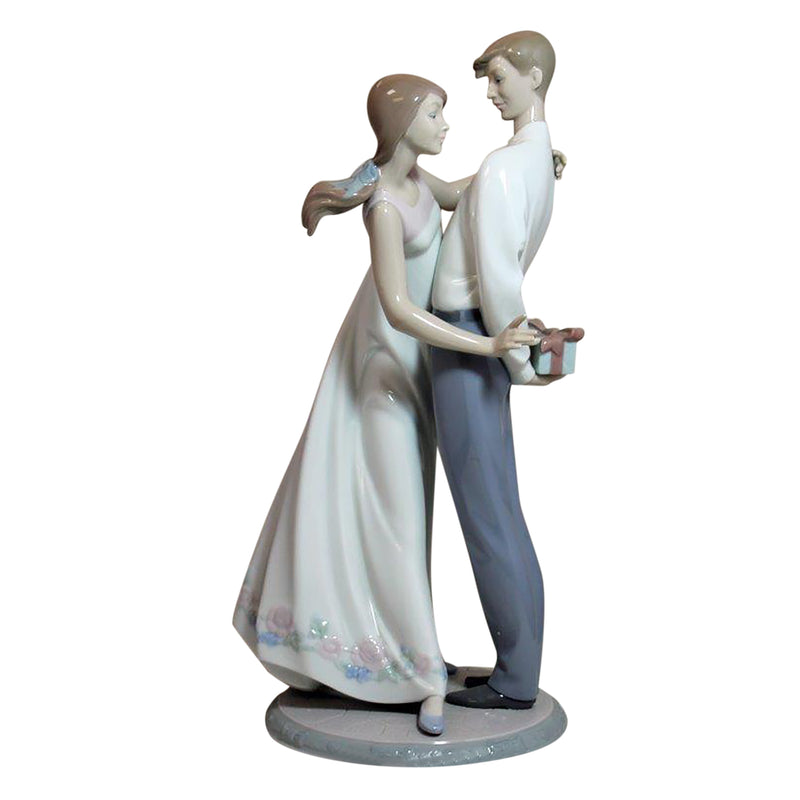 Lladró Figurine: 6746 Love's Little Surprises