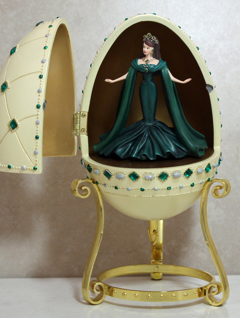 Avon Empress of Emeralds Resin Egg Barbie - F743771