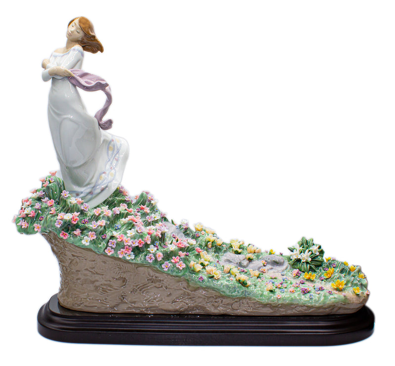 Lladró Figurine: 7710 A Sea of Flowers