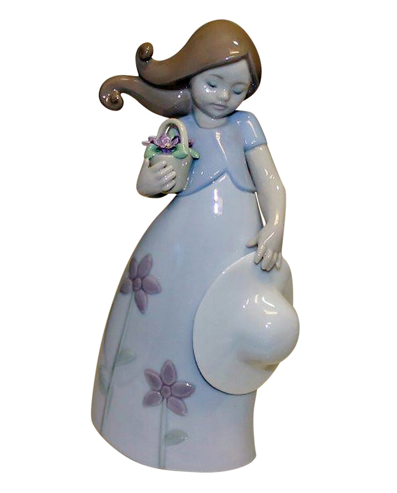 Lladró Figurine: 8043 Little Violet
