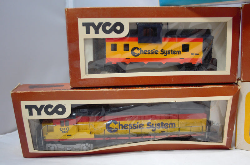 Lot of 5 Chessie System Trains | Ho Scale | Engine, Caboose & Freight Cars
