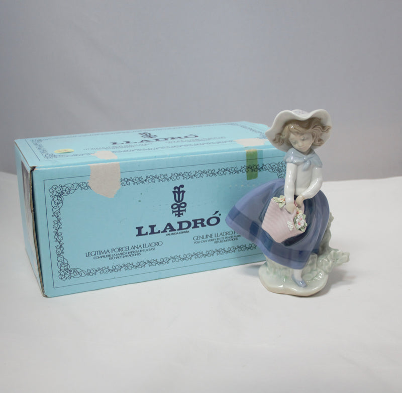 Lladró Figurine: 5222 Pretty Pickings | As Is Figurine with worn box