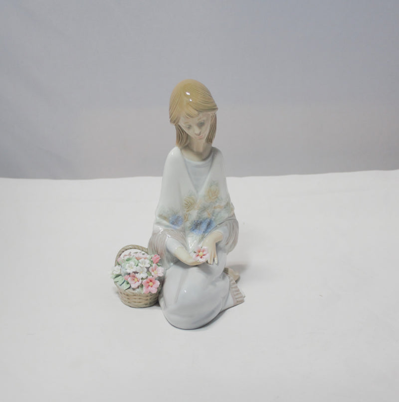 Lladró Figurine: 7607 Flower Song|As Is Figurine with worn box