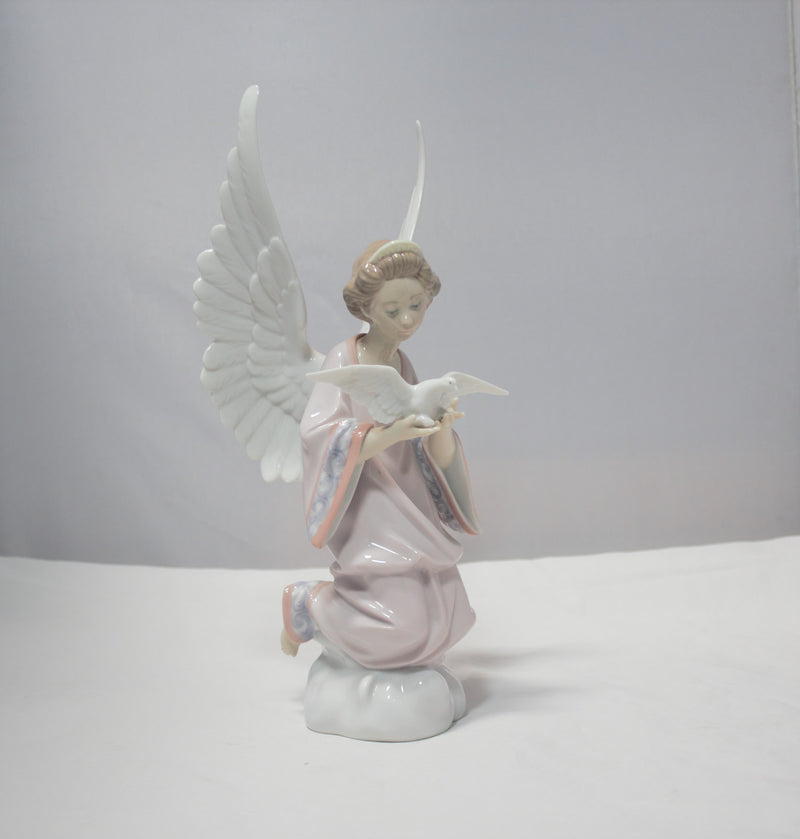 Lladró Figurine: 6131 Angel of Peace|As Is Figurine with worn box