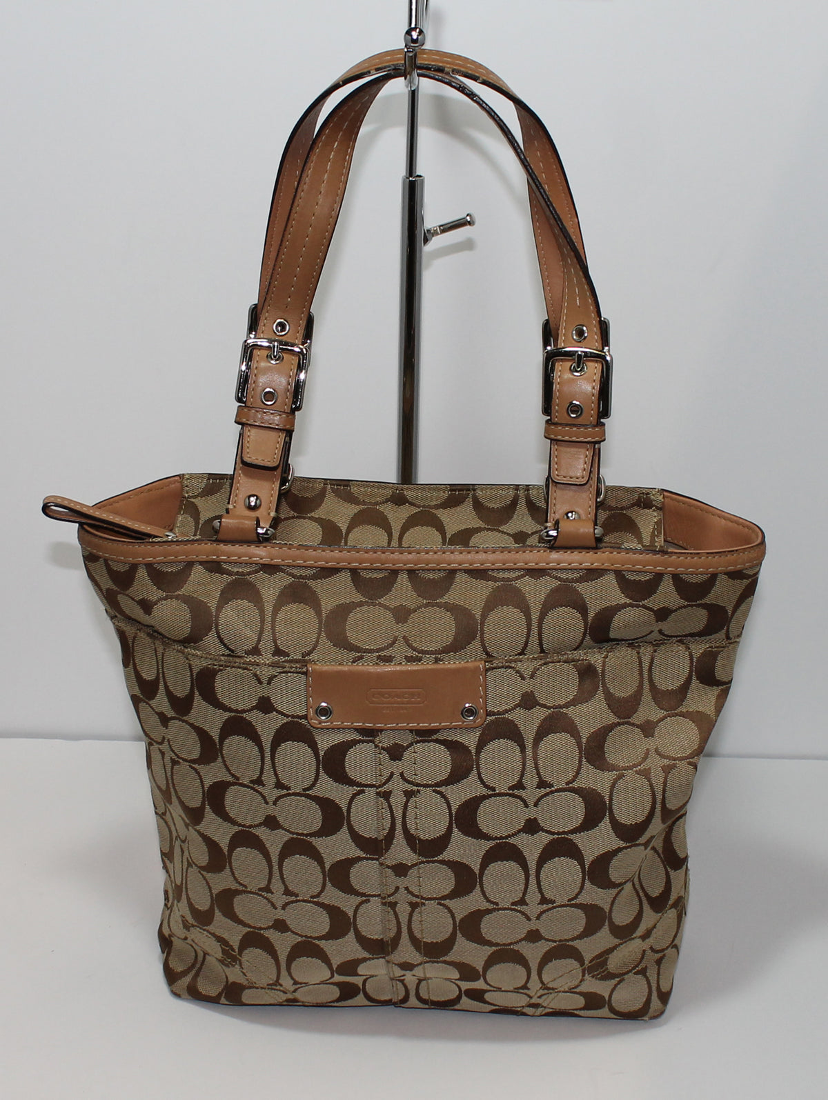 Pre-loved Coach Hampton signature Satchel Bag popular