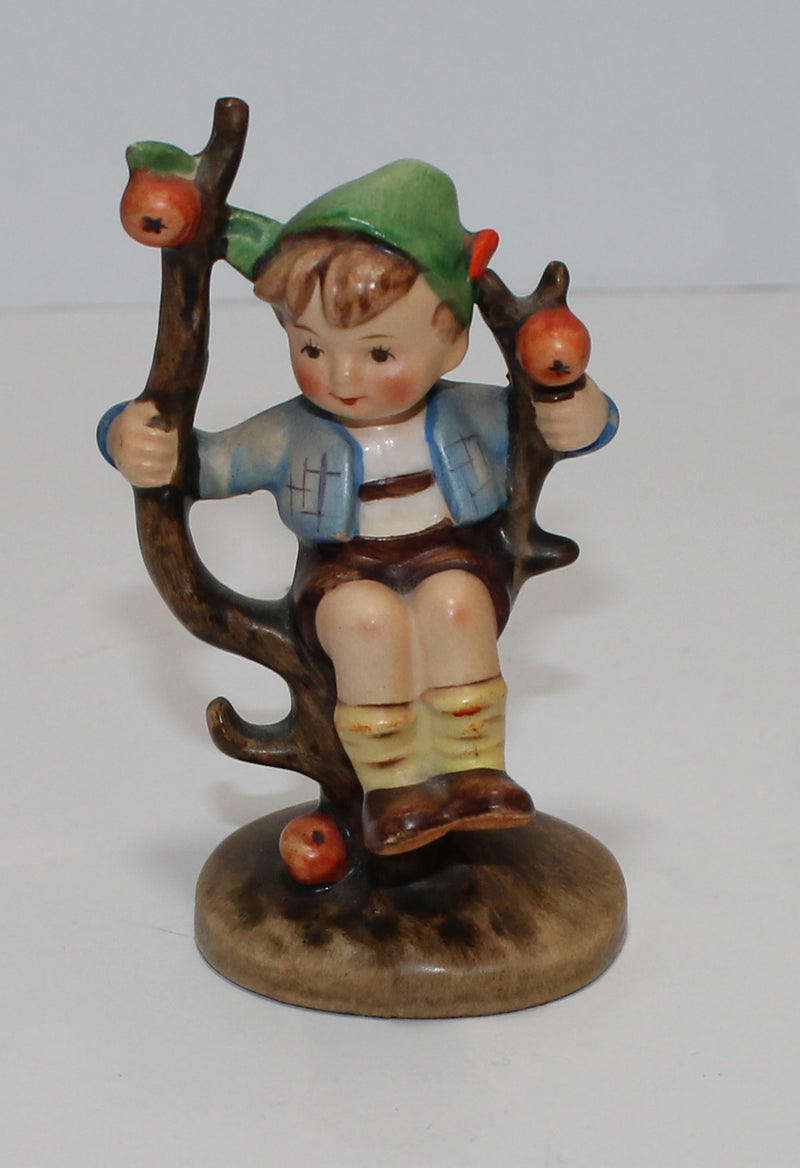 Hummel Figurine Apple Tree Boy 142/3/0 Boy sitting (AP 1647 ) TMK 2