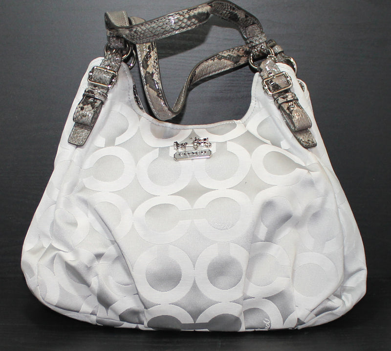 Lovely coach purse in good condition. Lots of room And pockets! Needs  cleaned in | Coach purses, Purses, Coach