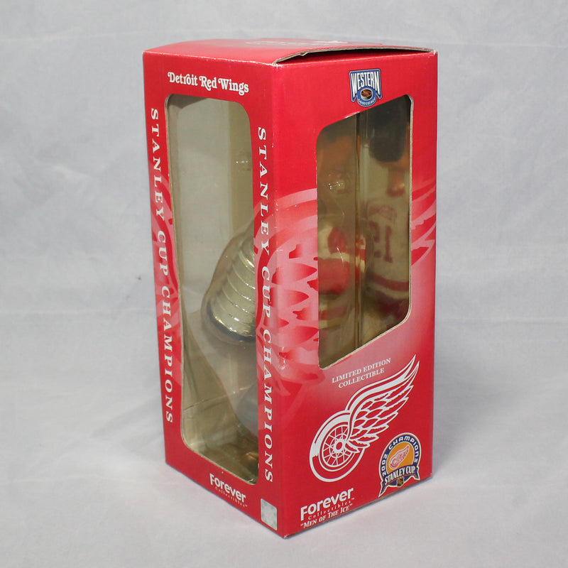 Detroit Red Wing 2002 Stanley Cup Champions Figurine