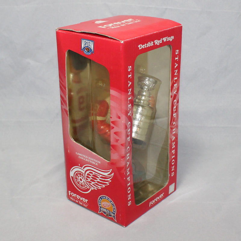 Detroit Red Wing 2002 Stanley Cup Champions Figurine