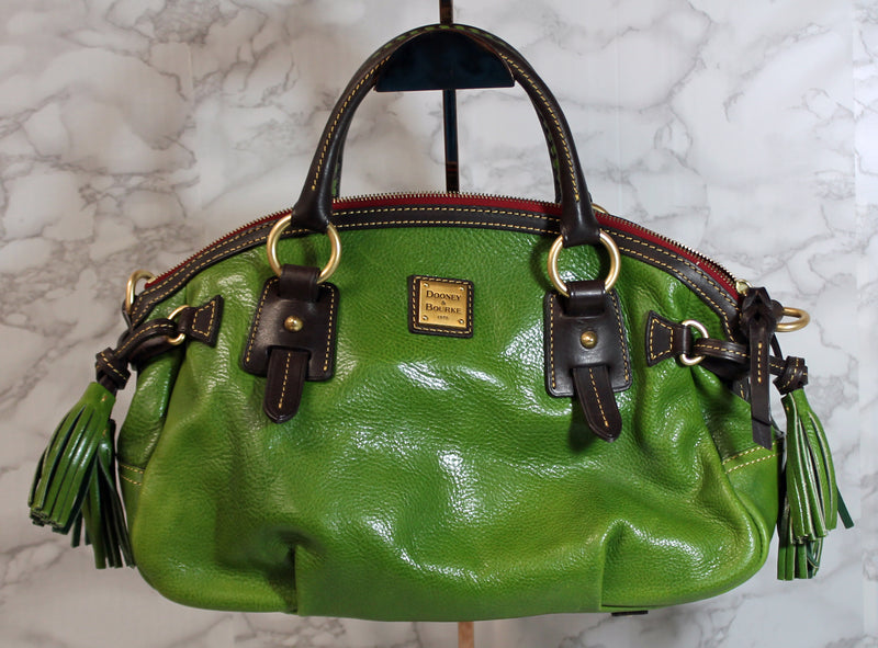 Dooney & Bourke: Purses & Handbags