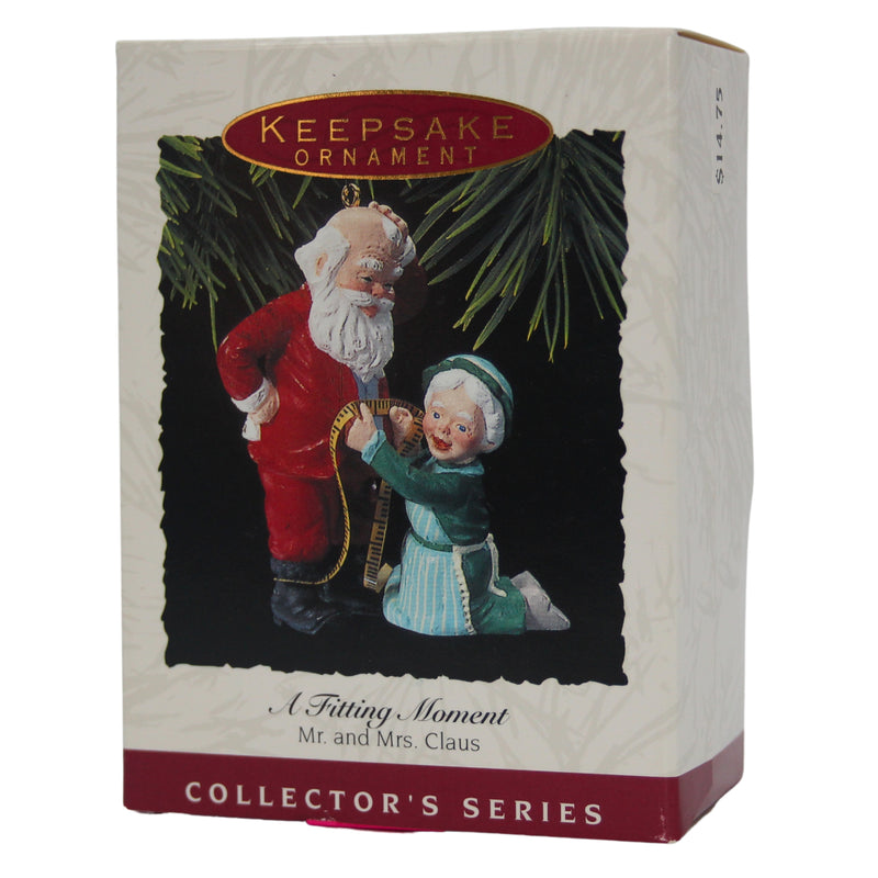 Hallmark Ornament: 1993 A Fitting Moment | QX4202 | 8th in Series