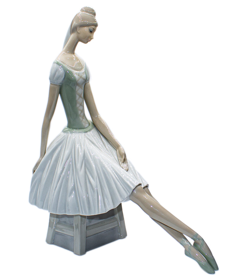 Lladró Figurine: Nao 0029 Ballerina