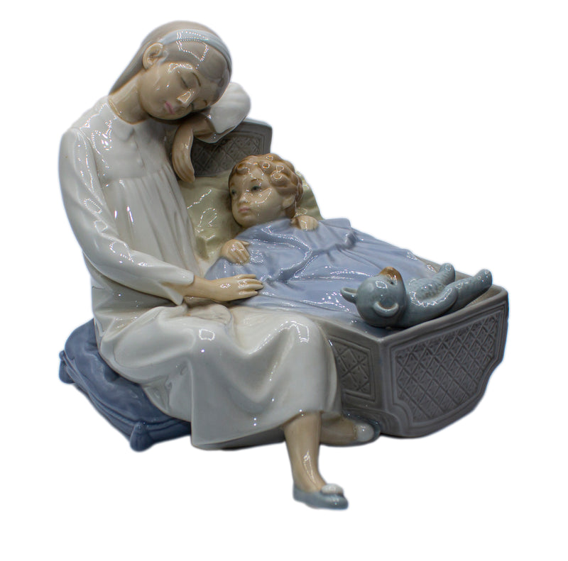 Lladró Figurine: Nao 0198 The Cradle