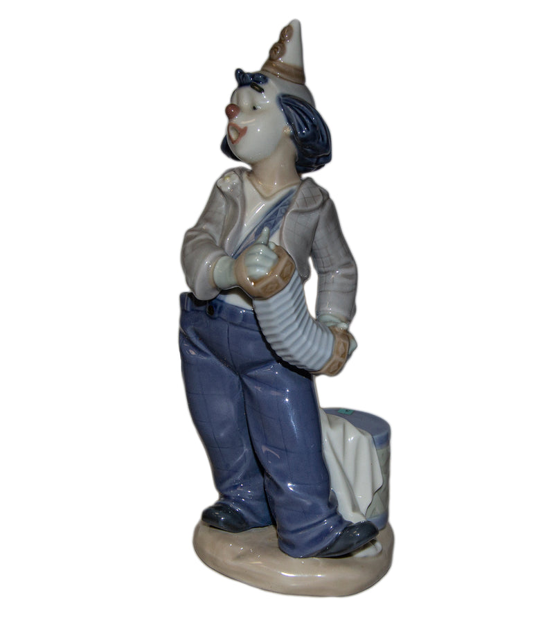 Lladró Figurine: Nao 0487  Concertina - Clown