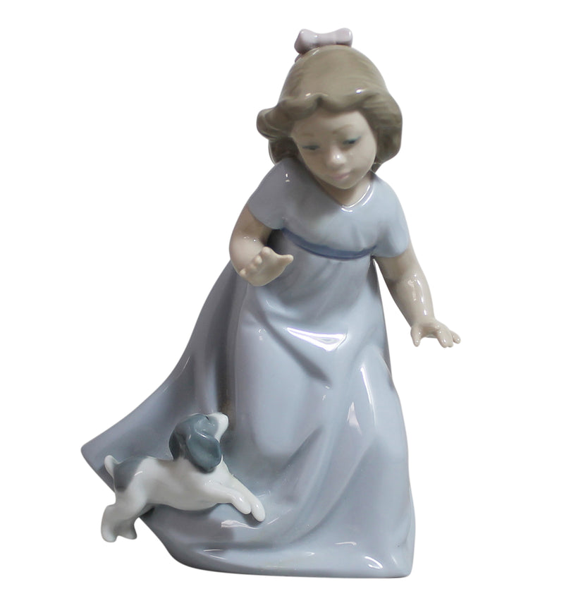 Lladró Figurine: Nao 1027 Girl Running with Puppy