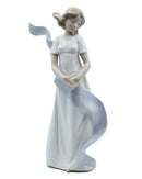 Lladró Figurine: Nao 1425 Kissed by the Wind